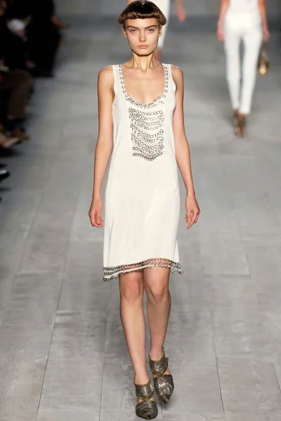 Look 27